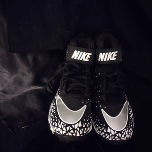 Boys Nike cleats size 2.5Y